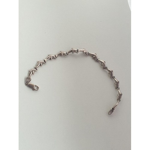 70 - .925 silver dolphin design link bracelet. Shipping Group (A).