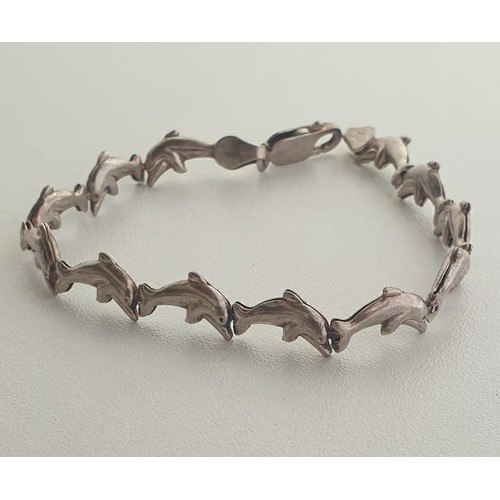 70 - .925 silver dolphin design link bracelet. Shipping Group (A).