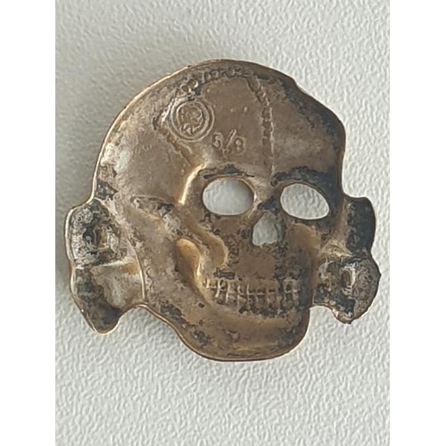 183 - WWII Waffen SS Totenkopf Skull badge. Shipping Group (A).