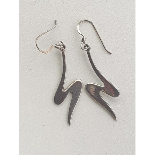 25 - 3 pairs of .925 silver earrings. Shipping Group (A).