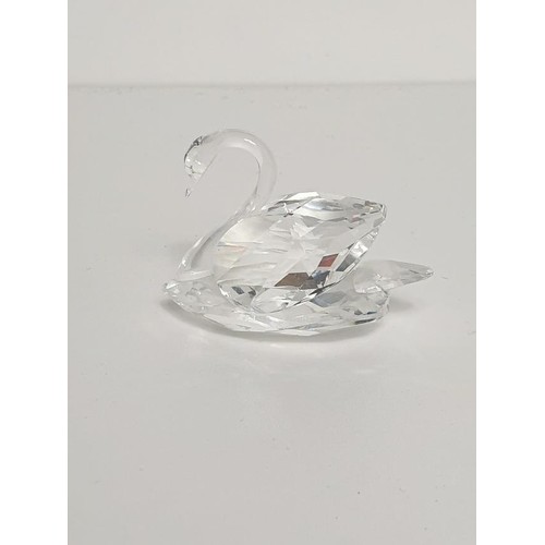 67 - Swarovski crystal Swan with original box.Shipping Group (A).