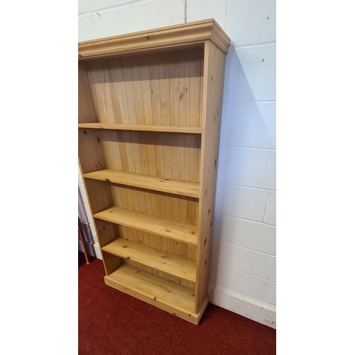 277 - Good quality solid pine bookcase H:184 x W:98 x D:24 cm. Collection only.