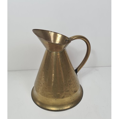 367 - Large brass jug H:44 cm. Shipping Group (A).