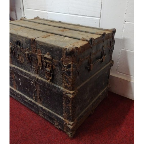 310 - Imposing antique chest, discovered in the cellar of Oddington Manor, Cotswold district. H:64 x W:87 ... 