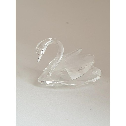 68 - Swarovski crystal Swan with original box.Shipping Group (A).