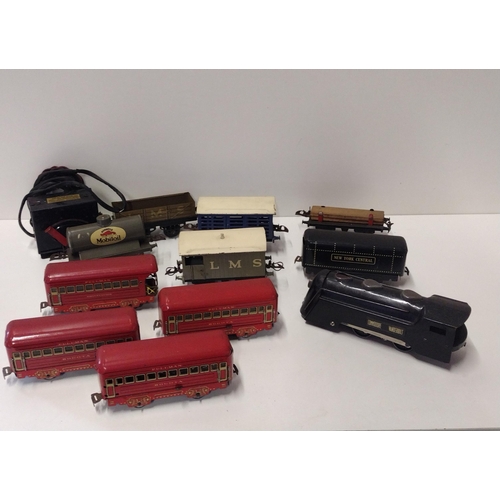 229 - Louis Marx & Co., vintage Stream Line electrical  train set. Collection only.