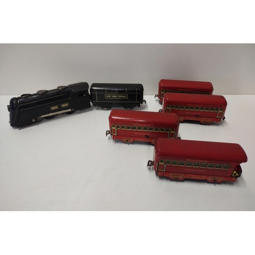 229 - Louis Marx & Co., vintage Stream Line electrical  train set. Collection only.