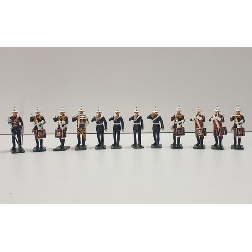 76 - King & Country 1:30 scale pipe band soldiers in presentation box. Shipping Group (A).