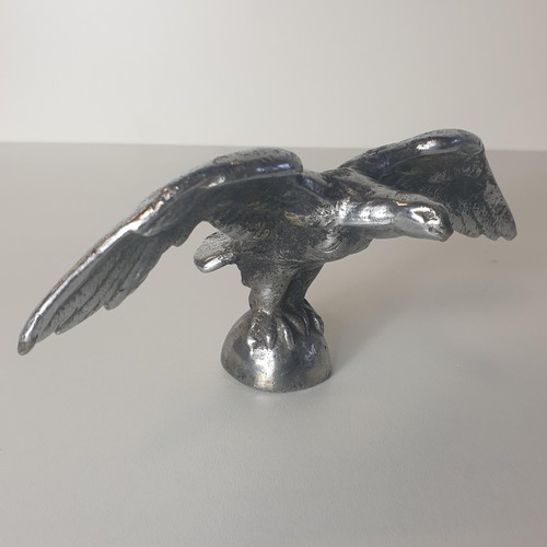 67 - Vintage car bonnet mascot  in the form of an eagle. Shipping Group (A).