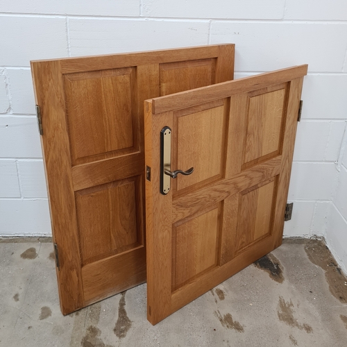 149 - A good quality and heavy oak stable door. 202 (h) x 91 (w) x 4.5 (d) cm.