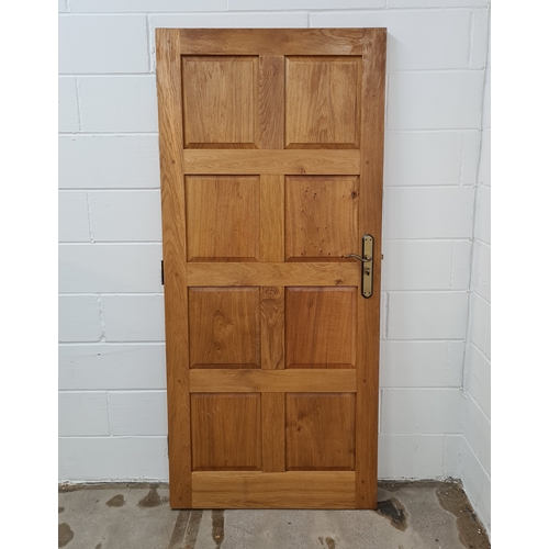 155 - A good quality and heavy eight-panel oak door. 202 (h) x 91 (w) x 4.5 (d) cm.