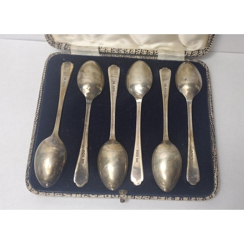 298 - Cased set of six silver spoons 84g, hallmark for Sheffield. Shipping Group (A).