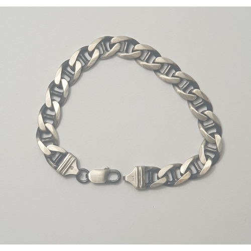 251 - 925 silver curb link bracelet, 30g, 20cm. Shipping Group (A).