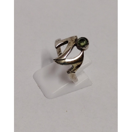 262 - 925 silver gilt and peridot set Egyptian style ring, size N, 3.3g. Shipping Group (A).