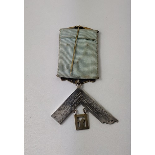 288A - White metal and enamel masonic jewel, 1968 Robin Hood Lodge 5877 - inscribed. Shipping Group (A).