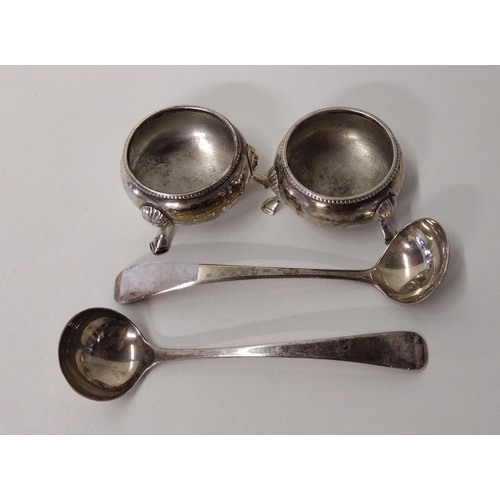 293A - A pair of Georgian silver sauce ladles and a pair of silver salts (hallmarks rubbed). Shipping Group... 