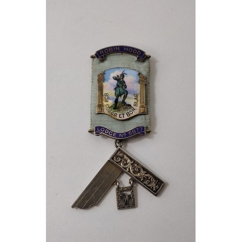 288A - White metal and enamel masonic jewel, 1968 Robin Hood Lodge 5877 - inscribed. Shipping Group (A).