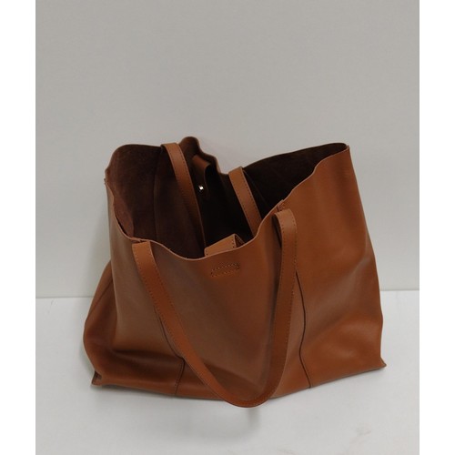 44 - Tan leather large shopper/shoulder bag. Shipping Group (A).
