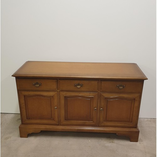 41 - Reproduction sideboard 77 x 134 x 46cm
