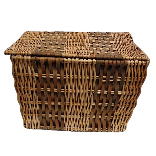 58 - Two-tone woven wicker lidded basket. 40 x 62 x 40cm