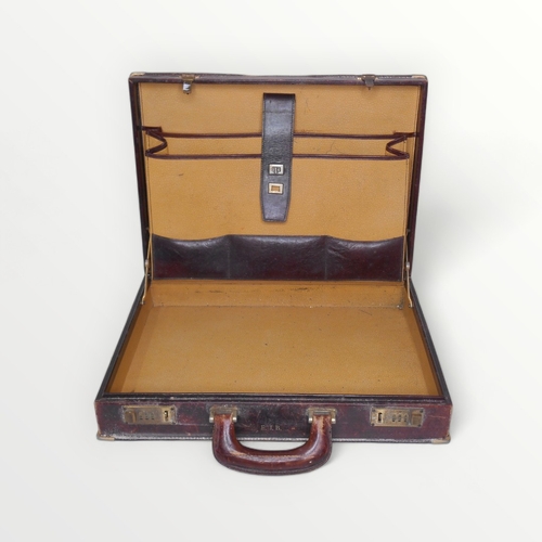 93 - Vintage 'Ferrari' branded lockable briefcase (014 code). Shipping group (A).