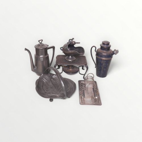 132 - Small selection of domestic metalwares to include a cocktail shaker, trivet, toast rack etc.