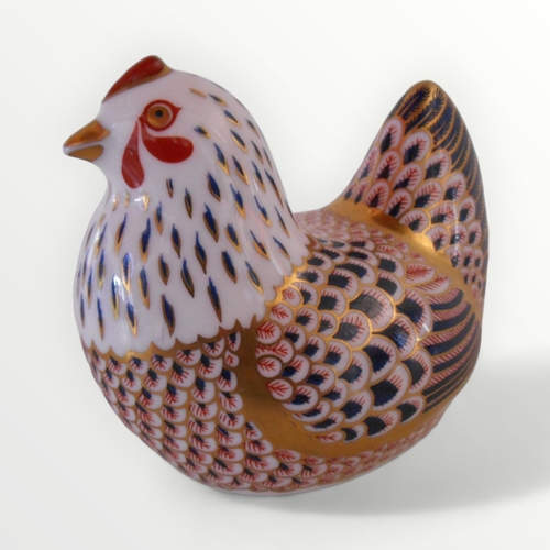 235 - Royal Crown Derby chicken paperweight with silver button, 8cm high. Shipping group (A).