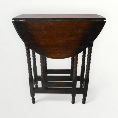 250 - 20th century small sized oak dropleaf table on bobbin turned legs. 68 x 58cm.