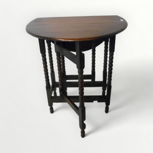 250 - 20th century small sized oak dropleaf table on bobbin turned legs. 68 x 58cm.