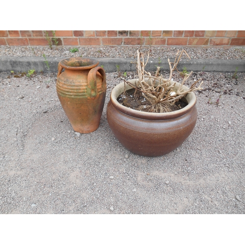 333 - Stoneware planter and a terracotta pot.