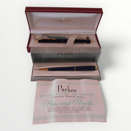 101 - Vintage boxed 'Parker' propelling pencil and a boxed 'Sheaffer' ink pen. Shipping group (A).