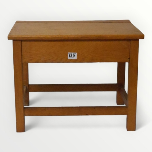 139 - Oak coffee table with box storage top having 3/4 lift up lid. 46 x 60 x 39cm.