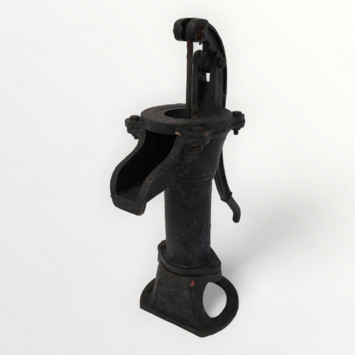 155 - Decorative cast iron manual water pump, 52cm high.