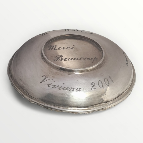 34 - Sterling silver pin dish, 44g. Inscription to rear. Shipping group (A).