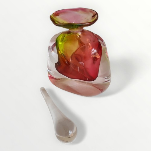 187 - Very pretty hand made glass perfume bottle with stopper, 10cm high inclusive. Shipping group (A).