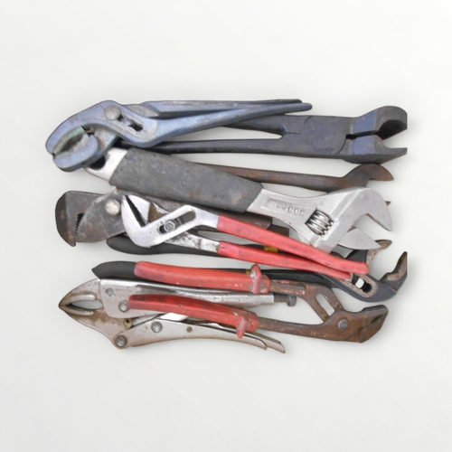 139 - Selection of adjustable pipe wrenches. Shipping group (B).