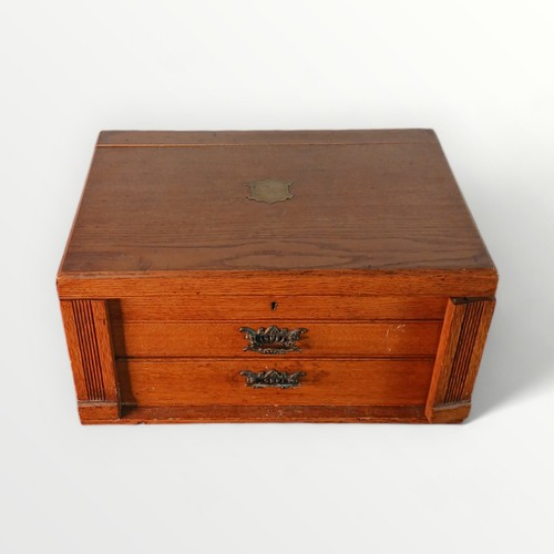 160 - Victorian oak canteen, now used as a sewing box. 23 x 45 x 31cm.