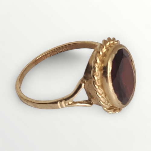 20 - 9ct gold single garnet ring. Shipping group (A).