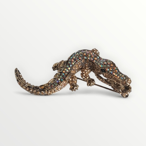 23 - Bejewelled crocodile brooch. Shipping group (A).