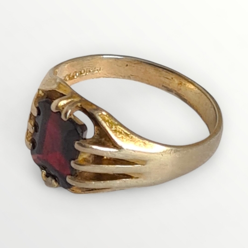 27 - Gold on silver garnet set signet ring, size R. Shipping group (A).