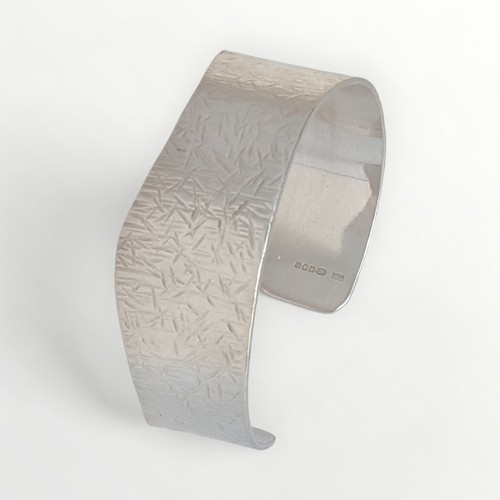 65 - Silver cuff bracelet, 38g, hallmark for London. Shipping group (A).