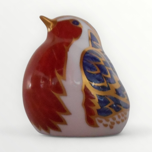 360 - Royal Crown Derby 'Robin' paperweight with gold button, 7cm high. Shipping group (A).