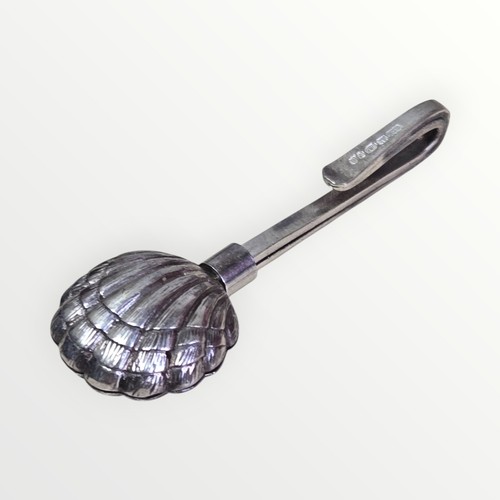 59 - Silver scallop napkin holder. Shipping group (A).