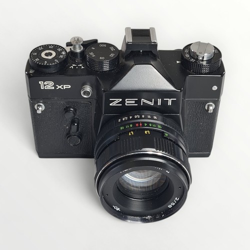 354 - Zenit 12XP Russian SLR camera retaining handbook. Shipping group (A).