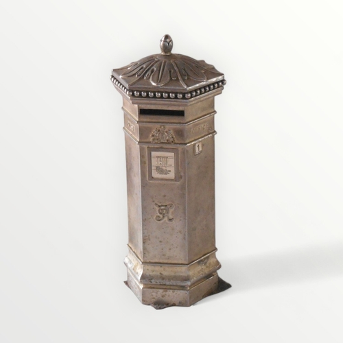 60 - Cast metal model post box money bank, 18cm high. Shipping group (A).