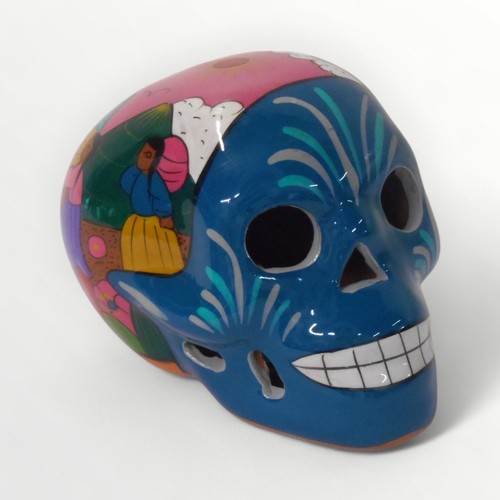 17 - Mexican pottery 'Day of the Dead' skull, 10cm high. Shipping group (A).