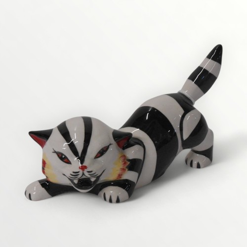 19 - Lorna Bailey pottery cat 'Cruella', 9cm high. Shipping group (A).