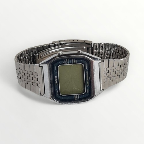 24 - Vintage original digital Casio wristwatch.Shipping group (A).