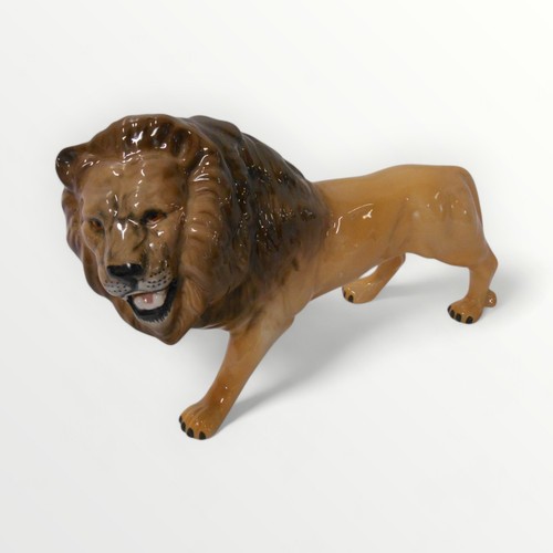 33 - Beswick pottery lion, 15cm high. Shipping group (A).