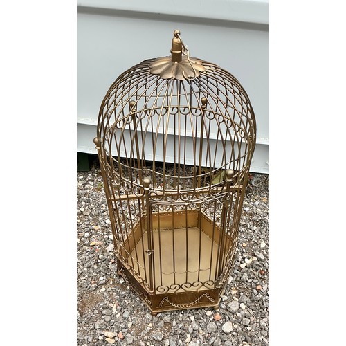 33 - Large Gold Painted Birdcage - contemporary birdcage in gold paint. 90cm high x 45cm Diameter

Collec... 